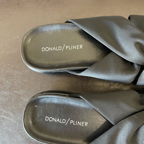 Donald  Pliner Women's Black Folley Slide Sandals size 8 summer work  concert - Picture 12 of 16